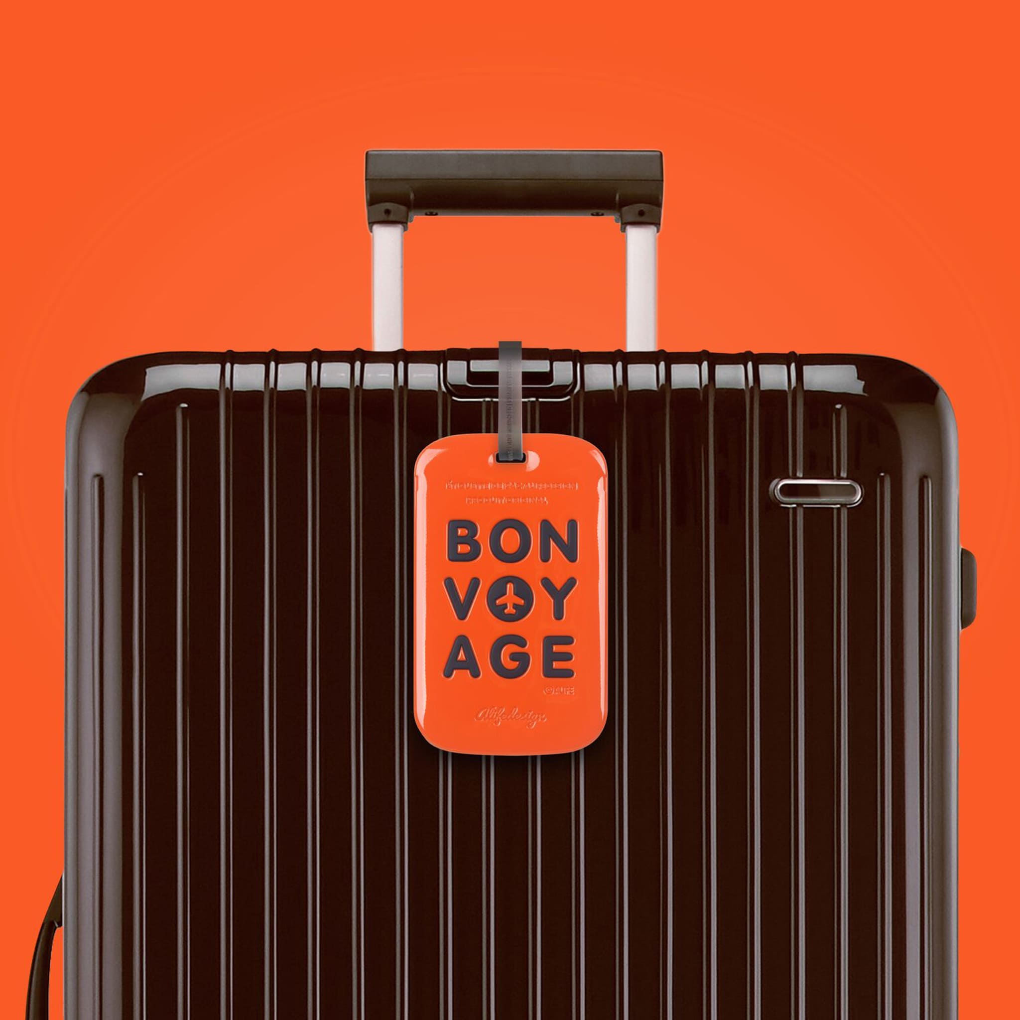 Étiquette bagage Bon Voyage Tag de ALIFE DESIGN. Un accessoire de voyage moderne, pratique et coloré. Reconnaissez votre valise en un clin d'oeil.