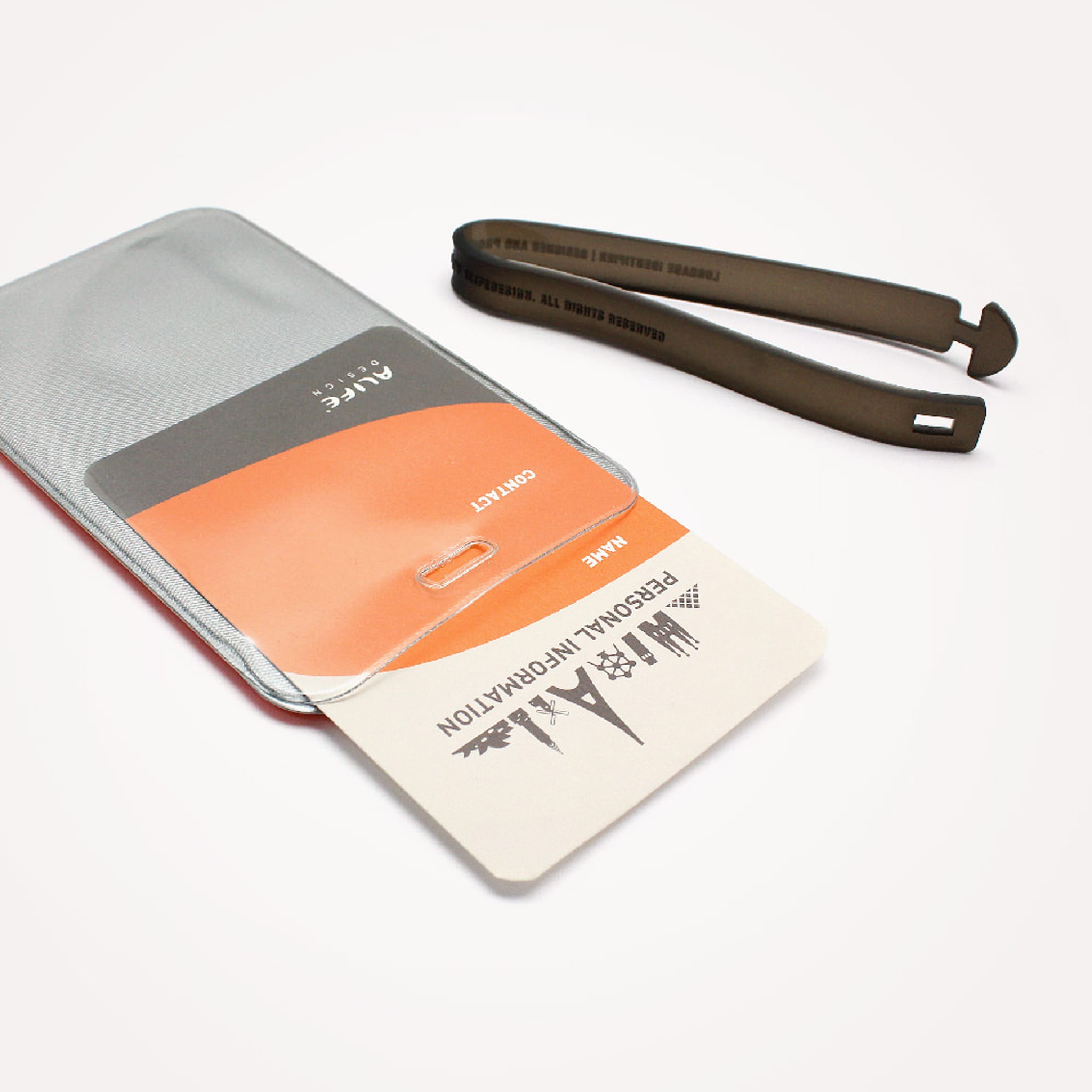 Étiquette bagage Bon Voyage Tag de ALIFE DESIGN. Un accessoire de voyage moderne, pratique et coloré. Reconnaissez votre valise en un clin d'oeil.