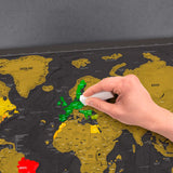 Charger l&#39;image dans la galerie, La carte du monde à gratter Scratch Map Deluxe Edition de Luckies est une idée de cadeau originale pour les globe-trotteurs aguerris ou en devenir. De plus, c&#39;est un super objet de décoration pour donner une touche d&#39;originalité à votre intérieur