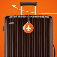 Happy Flight Luggage Identifier est une étiquette bagage colorée et super pratique de ALIFE DESIGN. Avec ses couleurs vibrantes, repérez votre valise en un clin d'oeil. Une belle idée cadeau pour vos amis voyageurs.