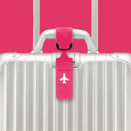 Happy Flight Petit Luggage Tag est une étiquette bagage colorée et super pratique de ALIFE DESIGN. Avec ses couleurs vibrantes, repérez votre valise en un clin d'oeil. Une belle idée cadeau pour vos amis voyageurs.