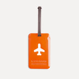 Charger l&#39;image dans la galerie, Happy Flight Squared Luggage Tag Orange est une étiquette bagage colorée et super pratique de ALIFE DESIGN. Avec ses couleurs vibrantes, repérez votre valise en un clin d&#39;oeil. Une belle idée cadeau pour vos amis voyageurs.
