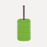 Charger l&#39;image dans la galerie, My Letter Tag Vert de ALIFE DESIGN est une incroyable étiquette bagage à personnaliser. Une étiquette bagage colorée pour repérez en un clin d&#39;oeil votre valise. Une idée cadeau originale pour vos amis globe-trotteurs.